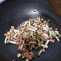 超鲜美的金沙豆腐汤的做法图解4