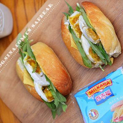 野菜咸鸭蛋奶酪三明治 