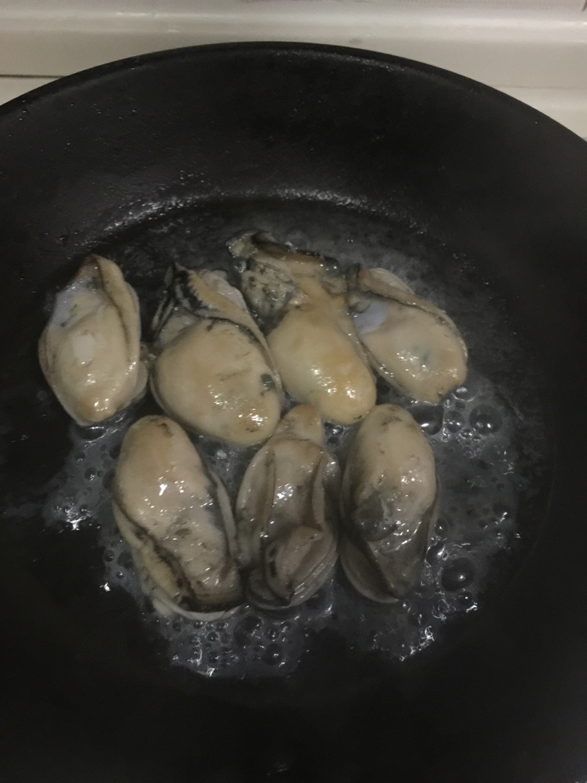 香煎晨洲蚝的做法图解3