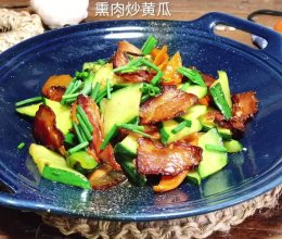 #时令蔬菜最养人#黄瓜炒熏肉的做法