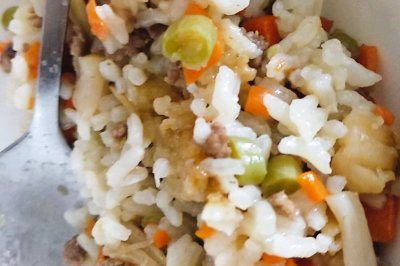 红萝卜肉沫焖饭