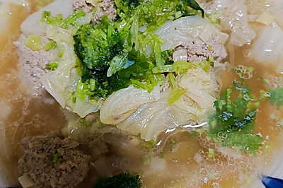 冬季暖身~白菜羊肉丸子汤