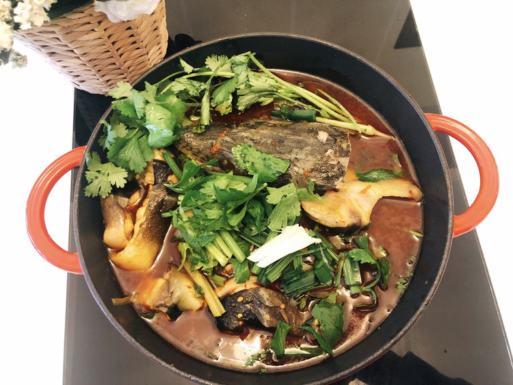 椒麻鲟鱼火锅的做法