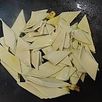 #吃出健康，解决假胖  青椒炒千张的做法图解3