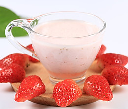 夏日良饮——冰爽草莓奶昔的做法