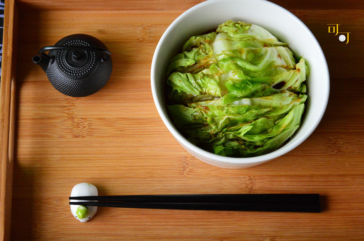 美极卷心菜：油炸食品的做法