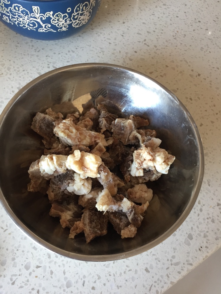 牛肉萝卜汤的做法图解1