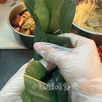 #包个粽子过端午#辣肉粽宝塔粽包法的做法图解9