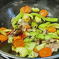 #吃出健康，解决假胖#卷心菜炒回锅肉的做法图解7