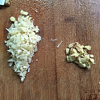 酸菜炒螺蛳肉的做法图解4