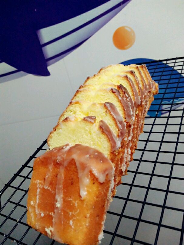 Lemon pound cake