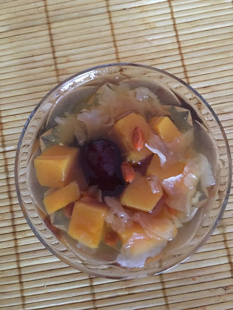 南瓜银耳红枣枸杞汤