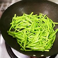 芦蒿炒邵稼楼酱菜丝的做法图解5