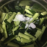 喝粥绝配，层层滋味---青脆爽口的腌黄瓜的做法图解2