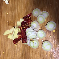 香肠爆炒大头菜的做法图解1