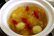 冰糖银耳莲子炖燕窝的做法