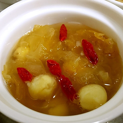 冰糖银耳莲子炖燕窝