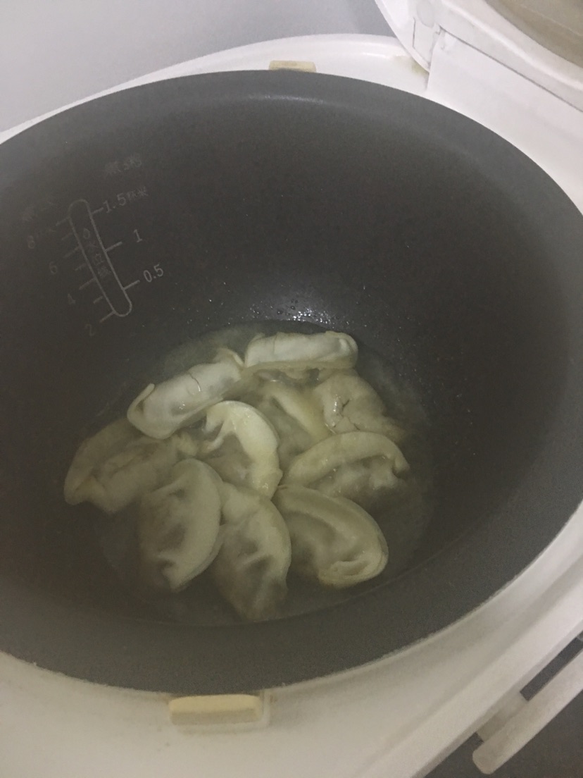 煎饺 电饭锅版的做法图解4