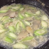 花哈杏鲍菇丝瓜鲜汤的做法图解14