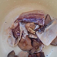 冬菇猪脚汤的做法图解4
