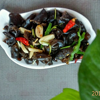 家常之，凉拌酸辣木耳
