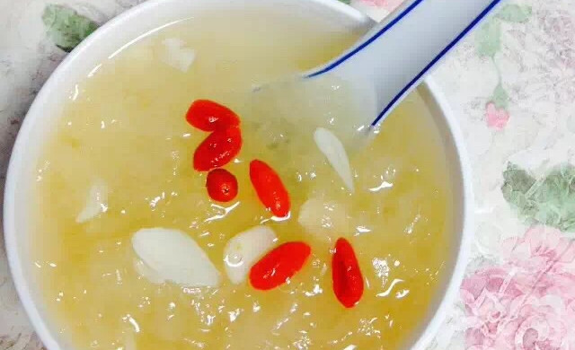 银耳百合羹