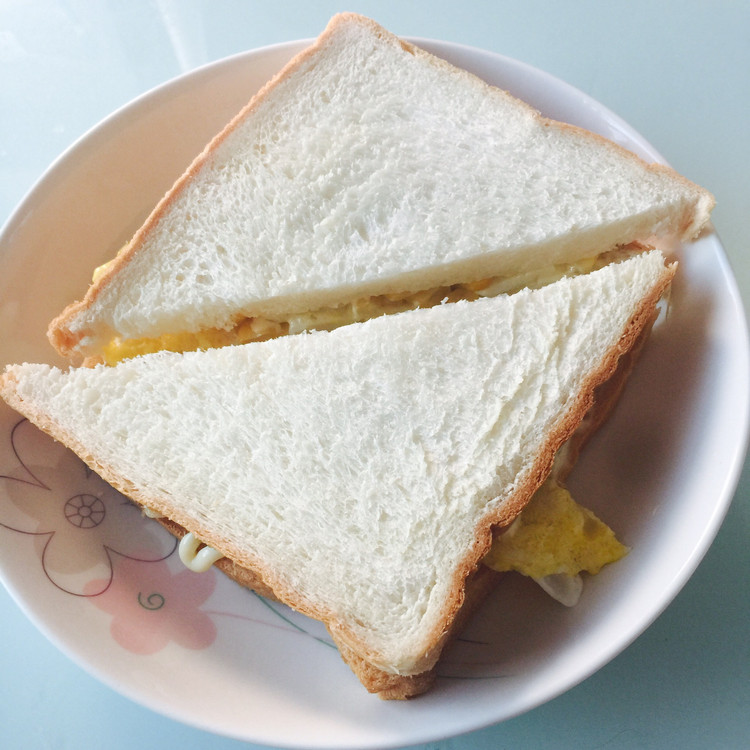 鸡蛋玉米三明治的做法