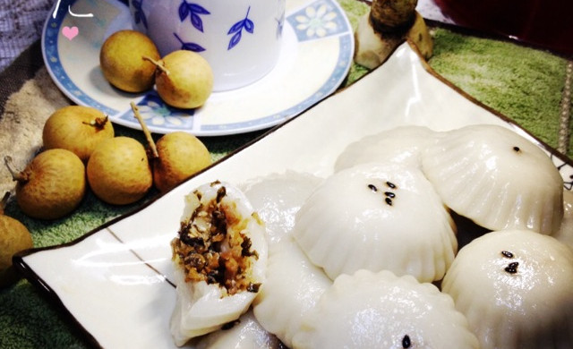 家常点心—梅菜肉馅糯米团子