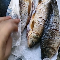 香煎鲫鱼的做法图解2