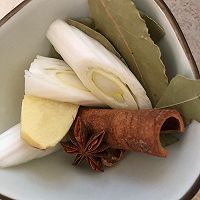 红烧肉炖海带的做法图解2