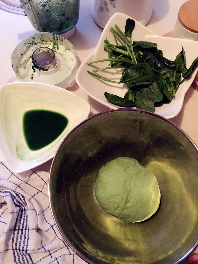 翡翠白菜水饺（白菜形状的水饺）的做法图解2