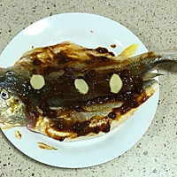 鱼跃餐桌篇：快速搞定-豆瓣酱蒸大黄花的做法图解3