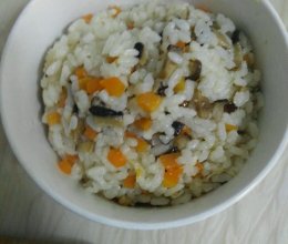 香菇胡萝卜虾皮炒饭的做法