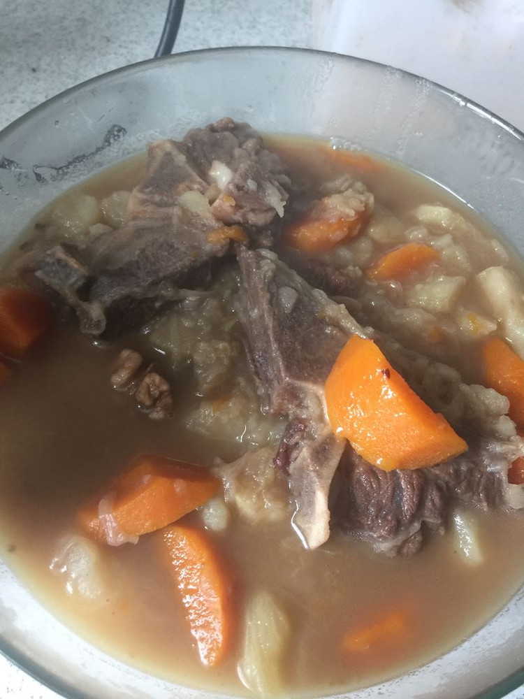 胡萝卜土豆炖牛骨的做法