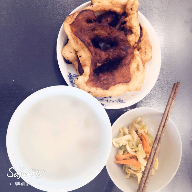 糖油饼
糖油饼的做法