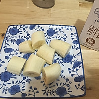 香蕉奶昔的做法图解1
