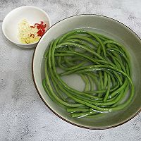#解腻开胃就吃它#凉拌长豆角的做法图解3