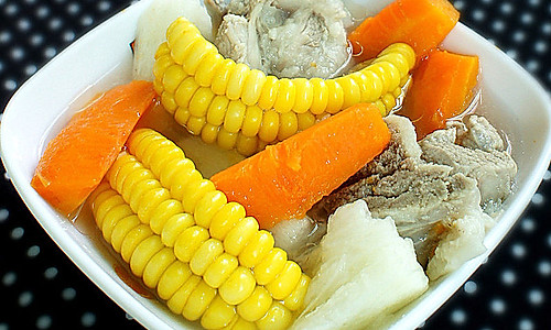 淮山玉米骨头汤的做法