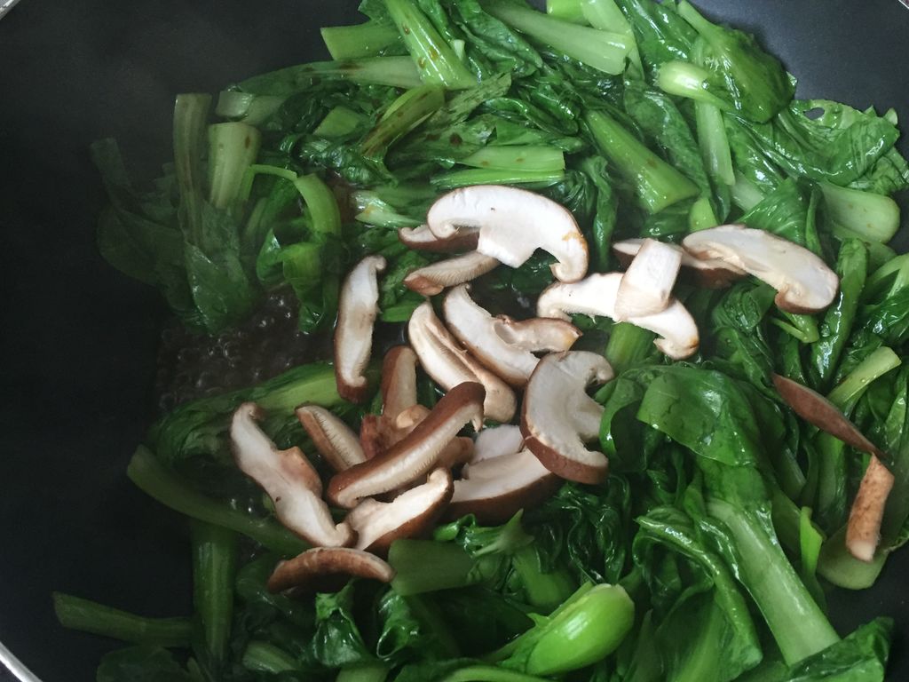 青菜炒香菇怎么做_青菜炒香菇的做法_豆果美食