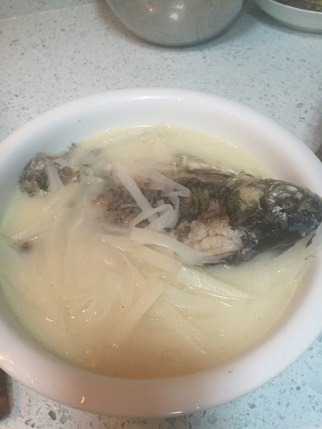 萝卜鲫鱼汤