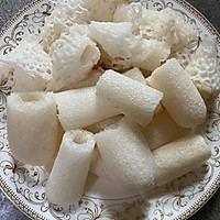 鲜竹荪塞虾滑丝瓜番茄汤的做法图解2