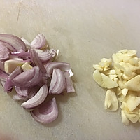 奶酪蘑菇炖糙米饭的做法图解1