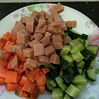 火腿红萝卜炒黄瓜的做法图解1