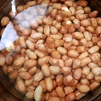 香脆怀旧小零食——鱼皮花生豆的做法图解1