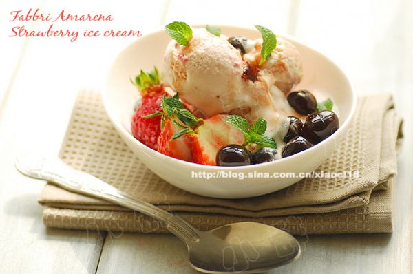 野樱桃草莓冰淇淋