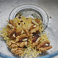 核桃绿豆燕麦浆的做法图解1