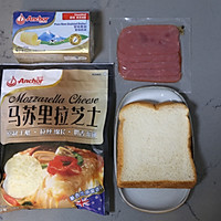 #原制原味，聚会菜谱#用黄油煎的美味芝士火腿面包卷的做法图解1