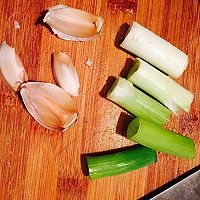 葱爆香菇蒸茄子的做法图解4