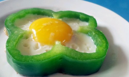青椒煎蛋 营养早餐的做法