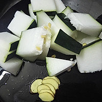 超鲜甜的~沙白螺冬瓜汤的做法图解2